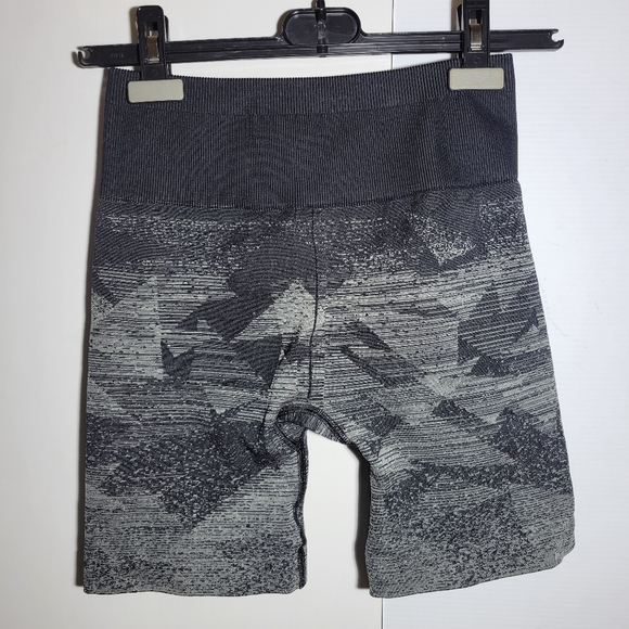 ❤️ 3 For $35 Gymshark ombre seamless high waist bike shorts black gray small - Picture 3 of 4
